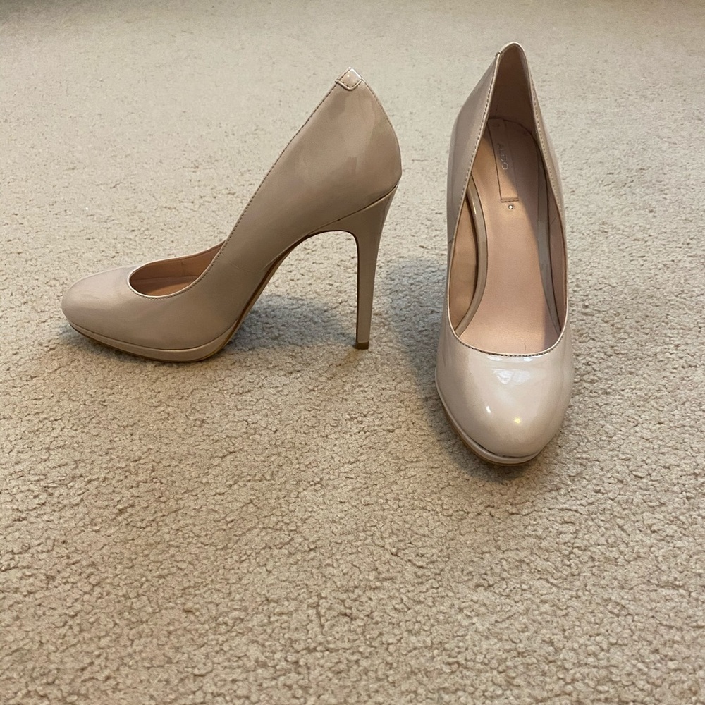 Aldo heals. Nude
